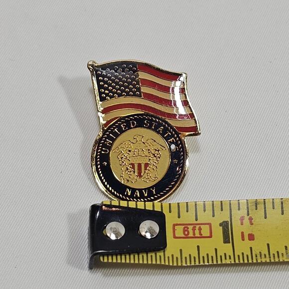 Vintage United States Navy American Flag Gold Tone Lapel Hat Pin USN USA - Picture 3 of 3